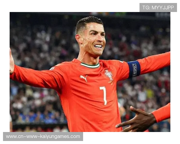 C罗禁区背身横敲为队友创造机会：从个人技艺到团队胜利的传球艺术